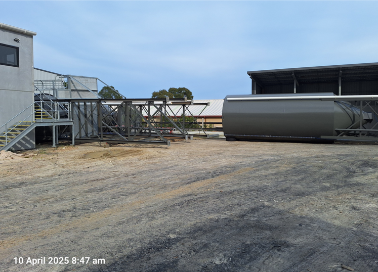 A large container next to a building

AI-generated content may be incorrect.