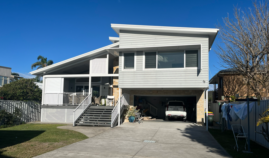 A house with a garage

AI-generated content may be incorrect.